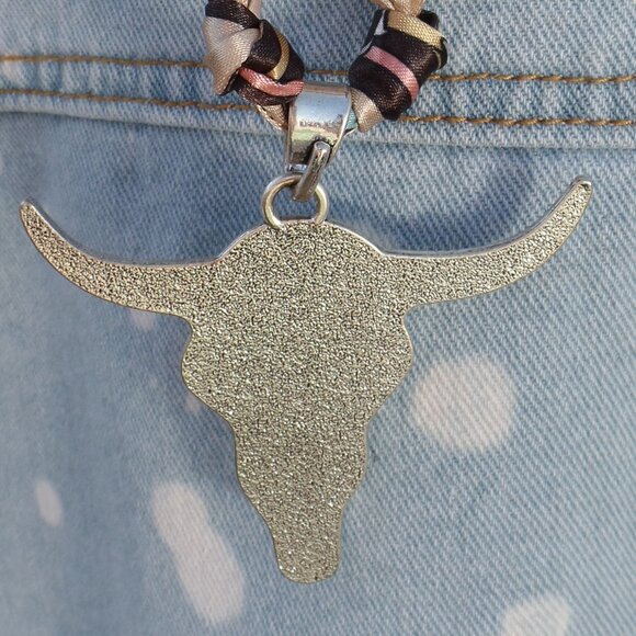 Turquoise Bull Pendant on Silk Scarf Necklace/Twillie in FP Bag NWOT - Picture 4 of 7